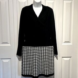 Venus Black Houndstooth Long‎ Sleeve Knit Dress Size M
